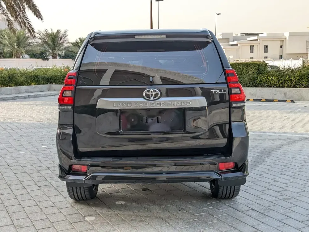 TOYOTA PRADO 2023 GCC V4 2.7L ACCIDENT FREE LOW MILEAGE IN EXCELLENT CONDITION - Image 17