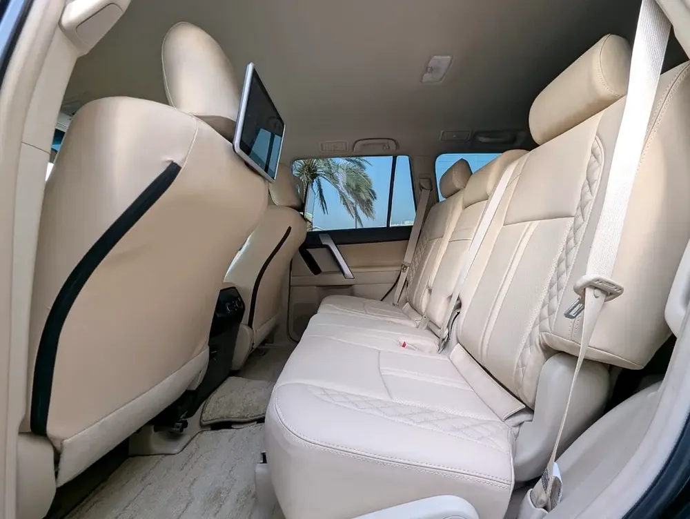 TOYOTA PRADO 2023 GCC V4 2.7L ACCIDENT FREE LOW MILEAGE IN EXCELLENT CONDITION - Image 4