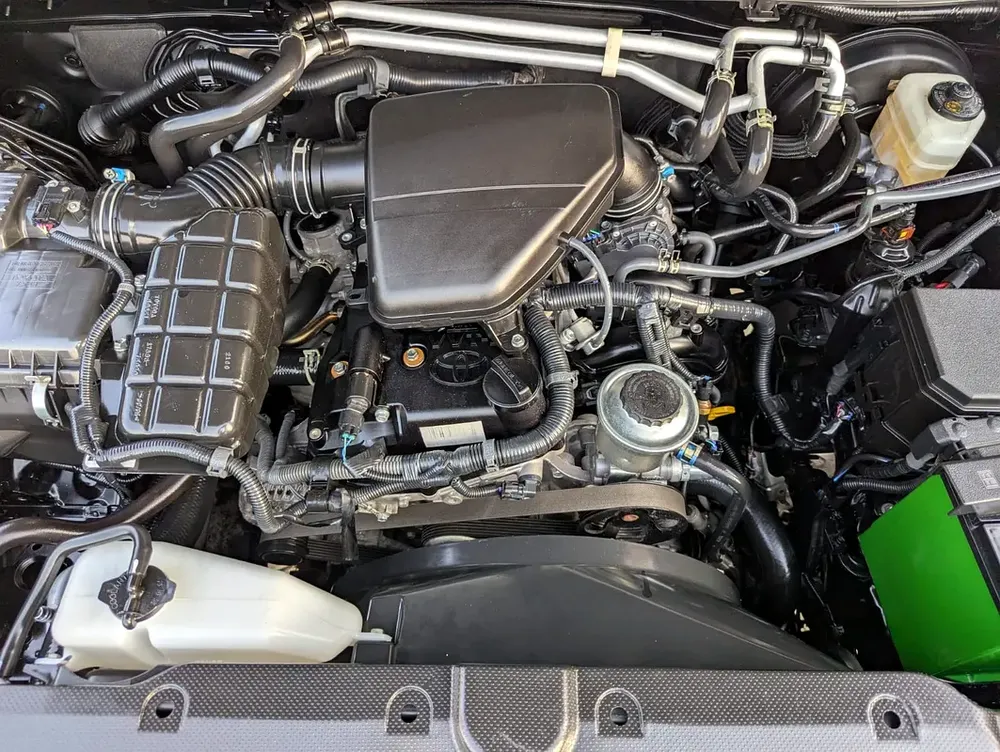 TOYOTA PRADO 2023 GCC V4 2.7L ACCIDENT FREE LOW MILEAGE IN EXCELLENT CONDITION - Image 8