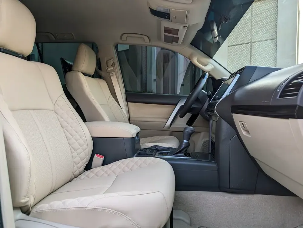 TOYOTA PRADO 2023 GCC V4 2.7L ACCIDENT FREE LOW MILEAGE IN EXCELLENT CONDITION - Image 9