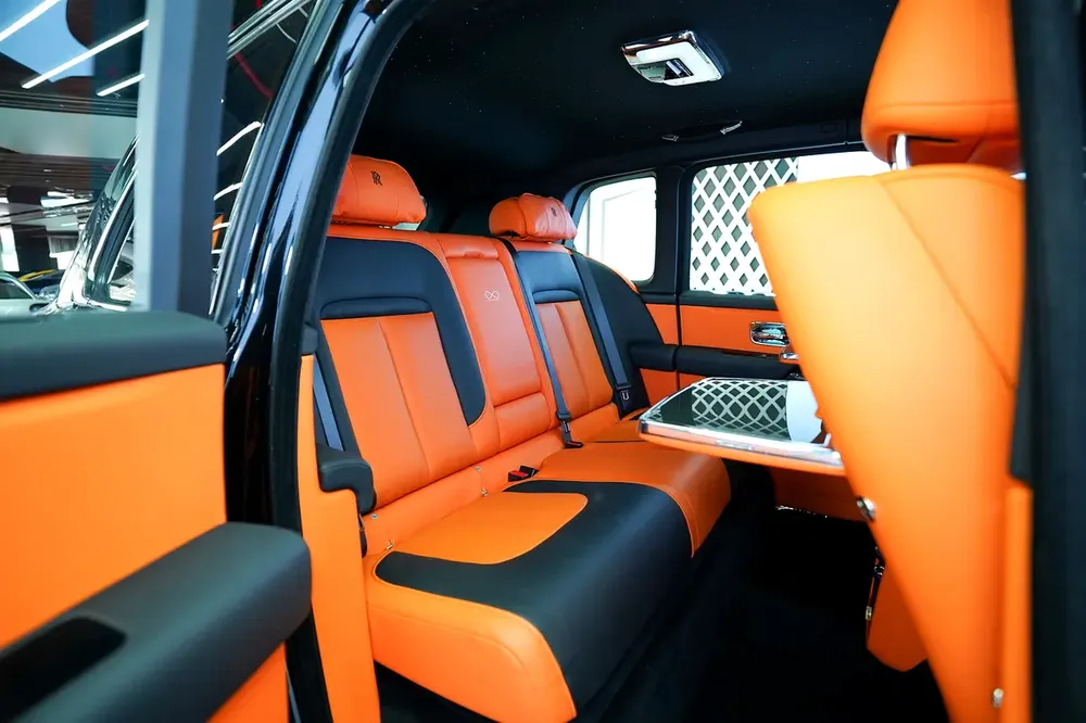 CULLINAN BLACK BADGE | FACELIFT | TWO TONE INTERIOR | REAR TABLES | BESPOKE AUDIO - Image 10