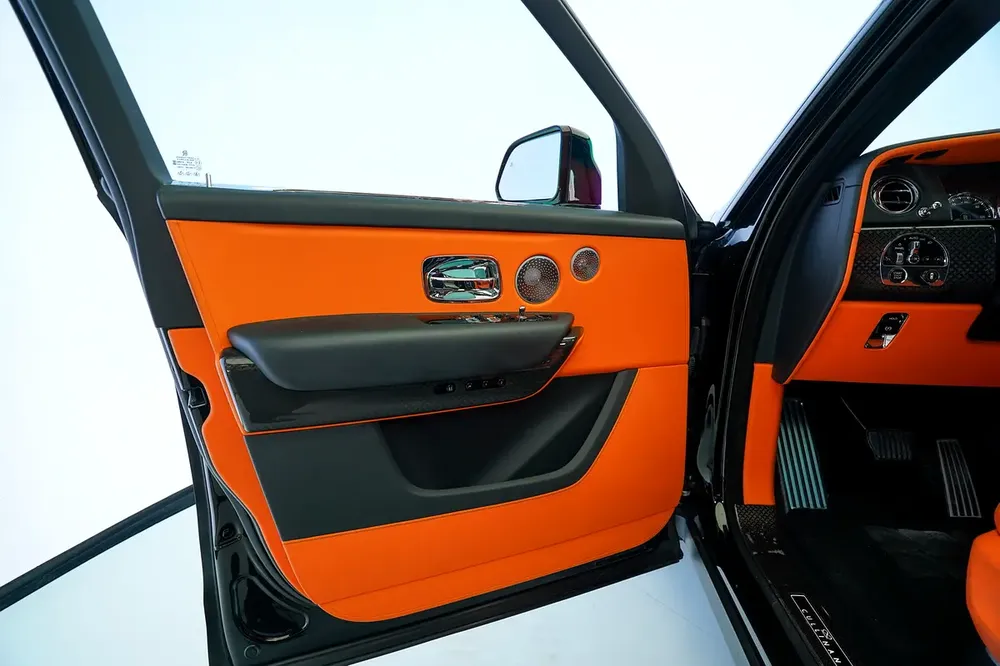 CULLINAN BLACK BADGE | FACELIFT | TWO TONE INTERIOR | REAR TABLES | BESPOKE AUDIO - Image 6