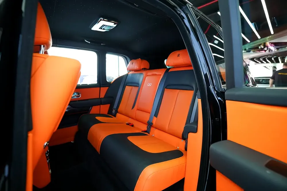 CULLINAN BLACK BADGE | FACELIFT | TWO TONE INTERIOR | REAR TABLES | BESPOKE AUDIO - Image 7