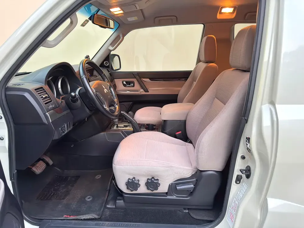 GULF SPECS 2011 MITSUBISHI PAJERO GLS SWB 2-DOOR 3.5LITRE V6 4WD - Image 10