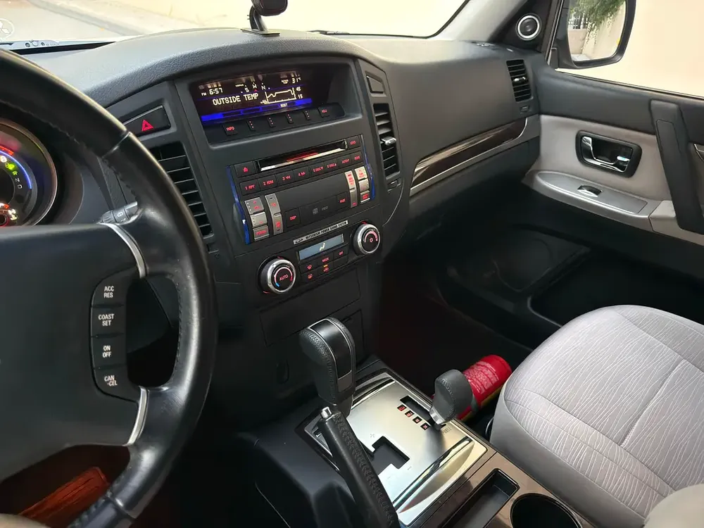 GULF SPECS 2011 MITSUBISHI PAJERO GLS SWB 2-DOOR 3.5LITRE V6 4WD - Image 14