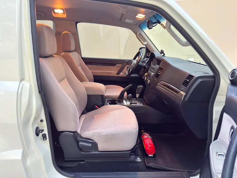 GULF SPECS 2011 MITSUBISHI PAJERO GLS SWB 2-DOOR 3.5LITRE V6 4WD - Image 17
