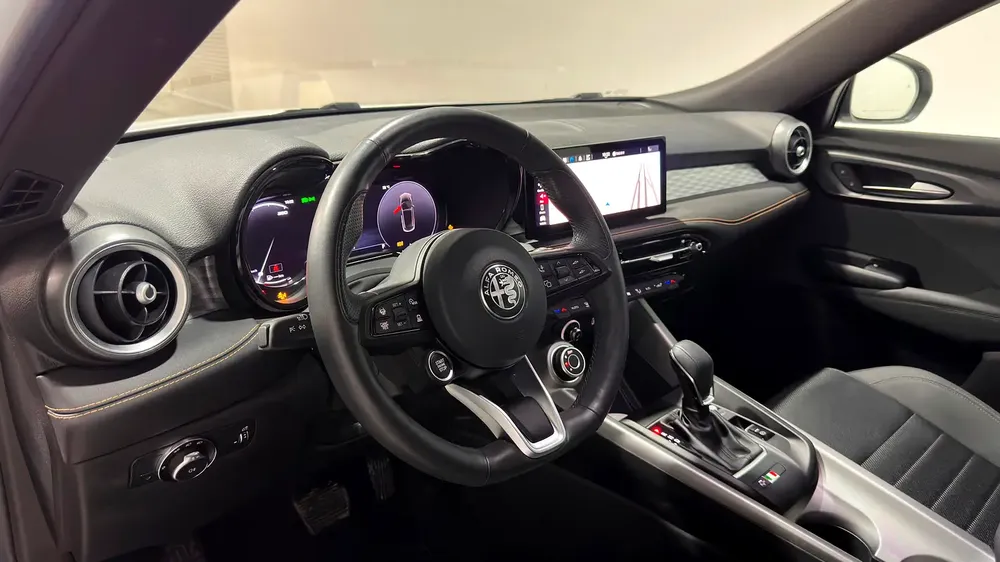 AED 1,838 / Month | Alfa Romeo | Tonale Ti | 2024 | Warranty and Service | Service History - Image 10