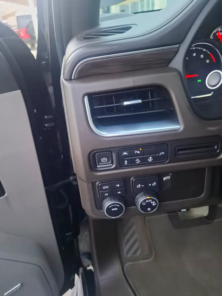 2021 Chevrolet Tahoe LT (( Long )) Full Option | GCC Specs | Low Mileage - Image 15