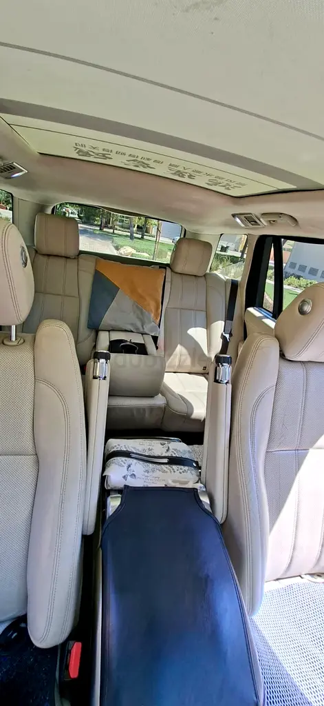 Land Rover Range Rover Vogue 2017 - Pristine Condition - Image 4