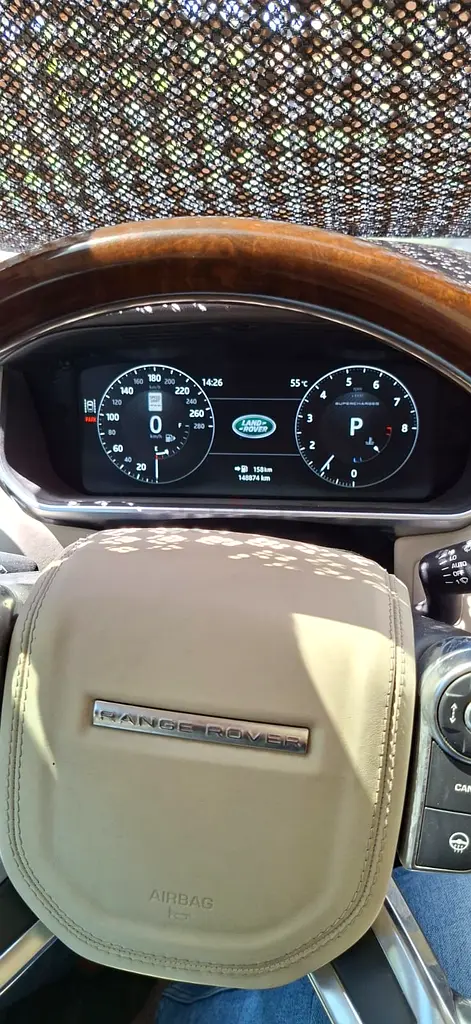 Land Rover Range Rover Vogue 2017 - Pristine Condition - Image 7