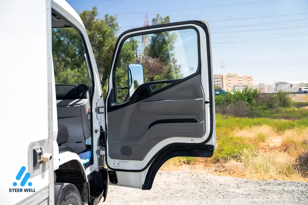 2021 Mitsubishi Canter  Chiller Box 3.0L Diesel– GCC Specs – Perfect Condition! - Image 13