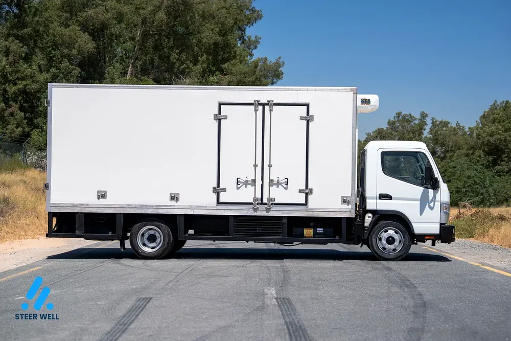 2021 Mitsubishi Canter  Chiller Box 3.0L Diesel– GCC Specs – Perfect Condition! - Image 4