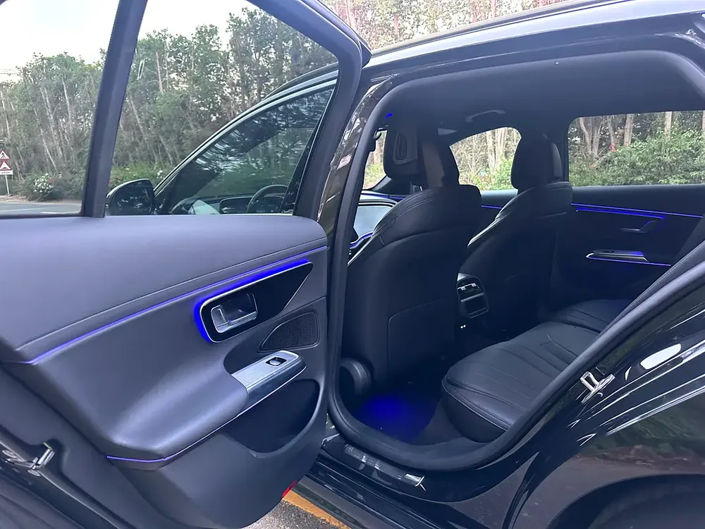 2025 Mercedes-Benz E 300 | Plug-in Hybrid | 2.0L Inline-4 | 313 HP | Excellent Condition - Image 13