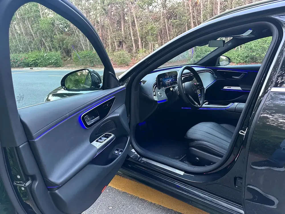 2025 Mercedes-Benz E 300 | Plug-in Hybrid | 2.0L Inline-4 | 313 HP | Excellent Condition - Image 9