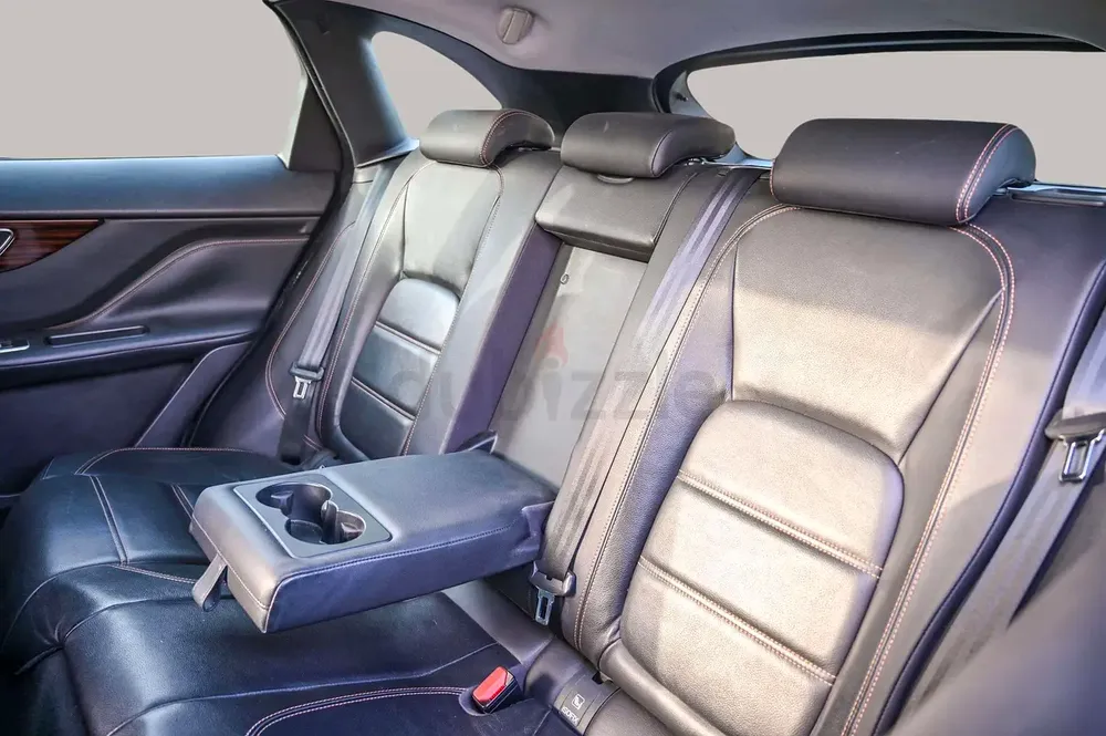 AED 897/month | 2018 Jaguar F-Pace Prestige | GCC Specs | Ref#391818 - Image 13