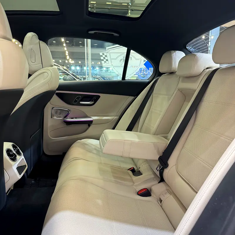 MERCEDES BENZ C300 / 2024 / AMERICAN / LOW MILEAGE - Image 11