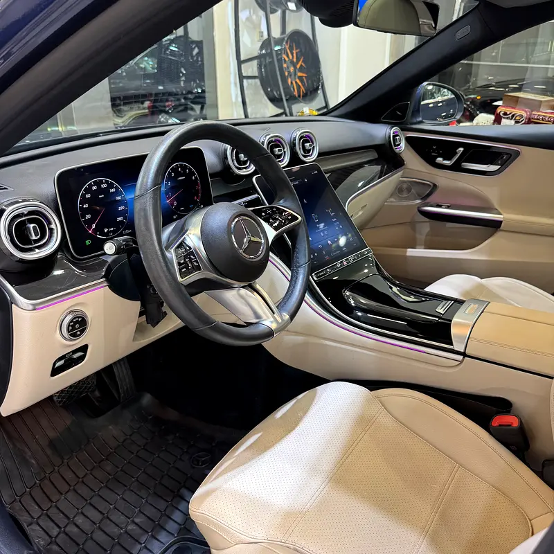 MERCEDES BENZ C300 / 2024 / AMERICAN / LOW MILEAGE - Image 4