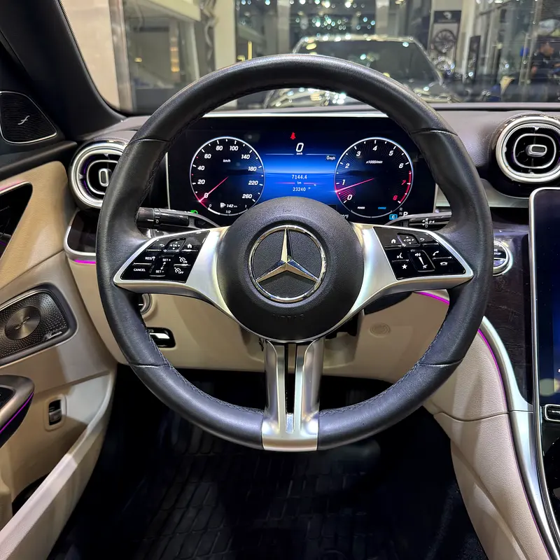 MERCEDES BENZ C300 / 2024 / AMERICAN / LOW MILEAGE - Image 6