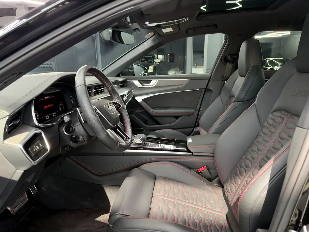 Audi RS6 Quattro 2021 – Full Carbon | 15 000 km| First Owner | Japanese Spec - Image 10