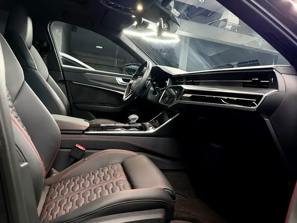 Audi RS6 Quattro 2021 – Full Carbon | 15 000 km| First Owner | Japanese Spec - Image 12