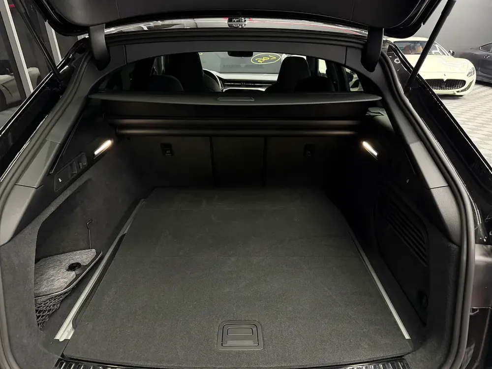 Audi RS6 Quattro 2021 – Full Carbon | 15 000 km| First Owner | Japanese Spec - Image 15
