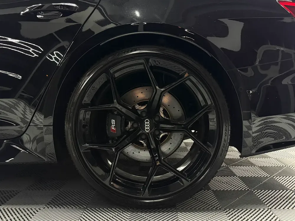 Audi RS6 Quattro 2021 – Full Carbon | 15 000 km| First Owner | Japanese Spec - Image 16