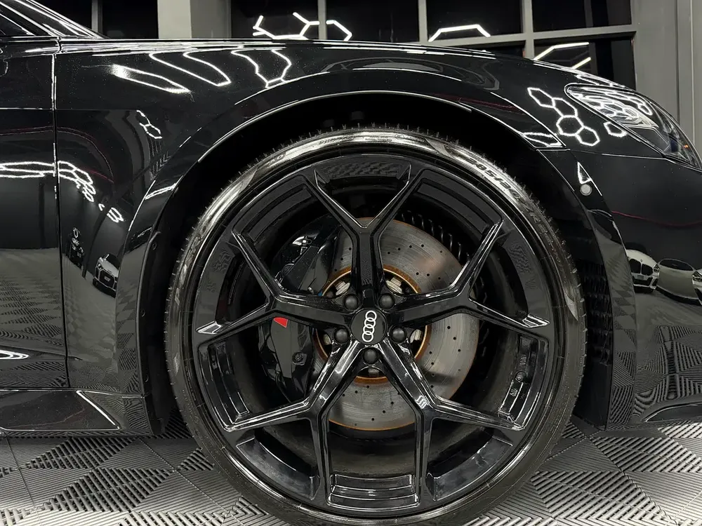 Audi RS6 Quattro 2021 – Full Carbon | 15 000 km| First Owner | Japanese Spec - Image 18