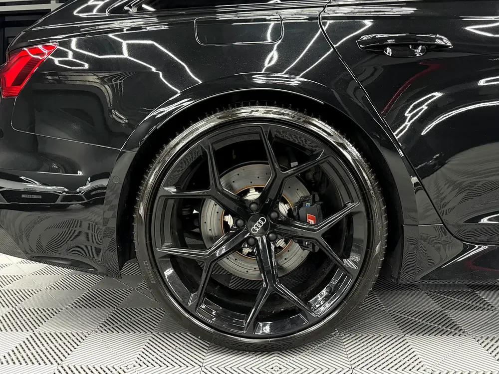 Audi RS6 Quattro 2021 – Full Carbon | 15 000 km| First Owner | Japanese Spec - Image 19