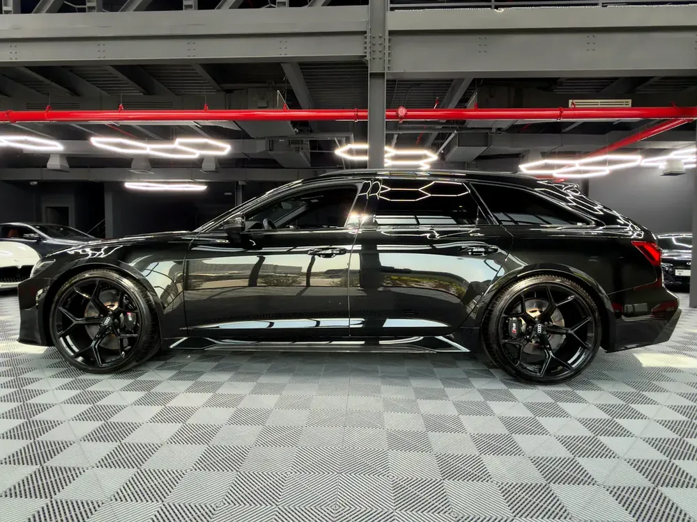 Audi RS6 Quattro 2021 – Full Carbon | 15 000 km| First Owner | Japanese Spec - Image 6