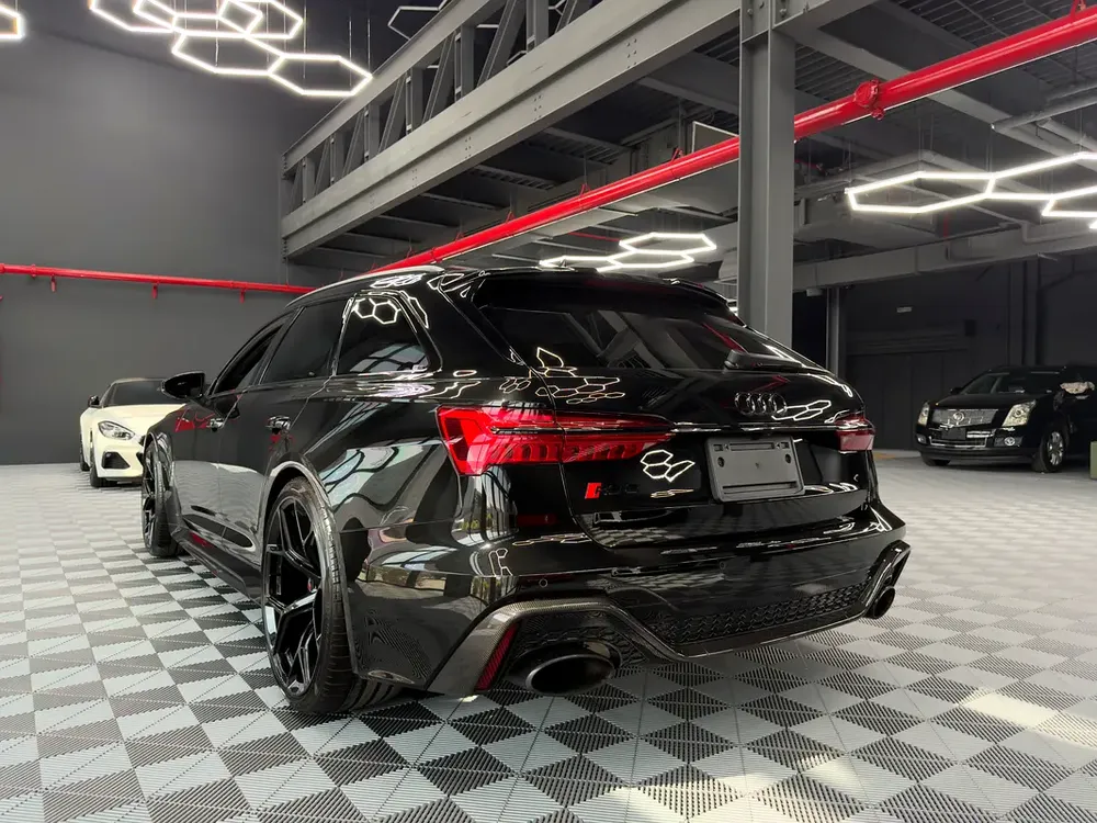 Audi RS6 Quattro 2021 – Full Carbon | 15 000 km| First Owner | Japanese Spec - Image 7
