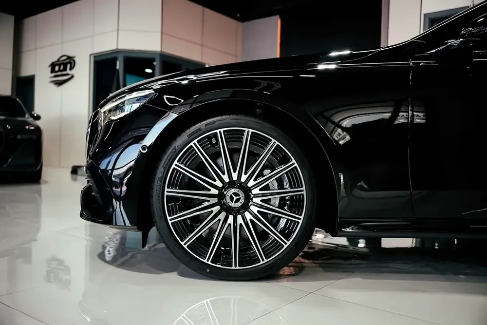2025 Mercedes-Benz E-Class E 300 4MATIC | GCC Specs | Brand New - Image 5