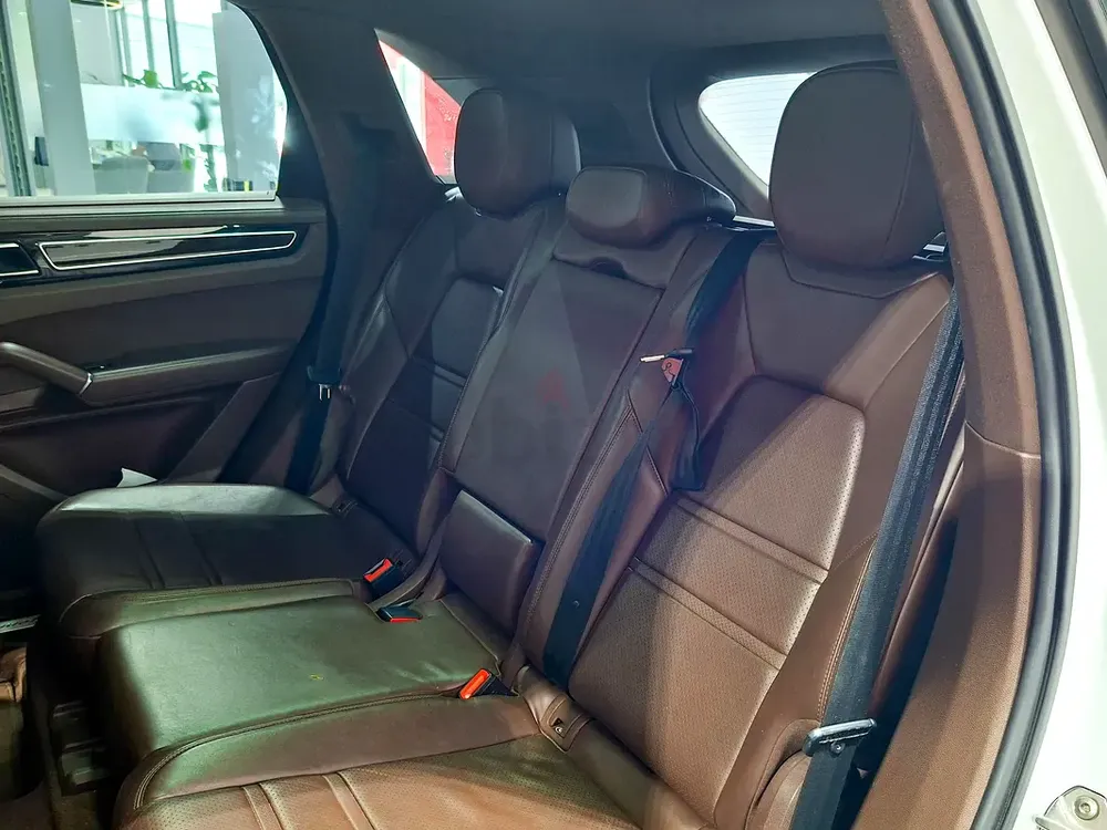 AED 2325/month | 2019 Porsche Cayenne  | GCC Specs | Ref#448484 - Image 12