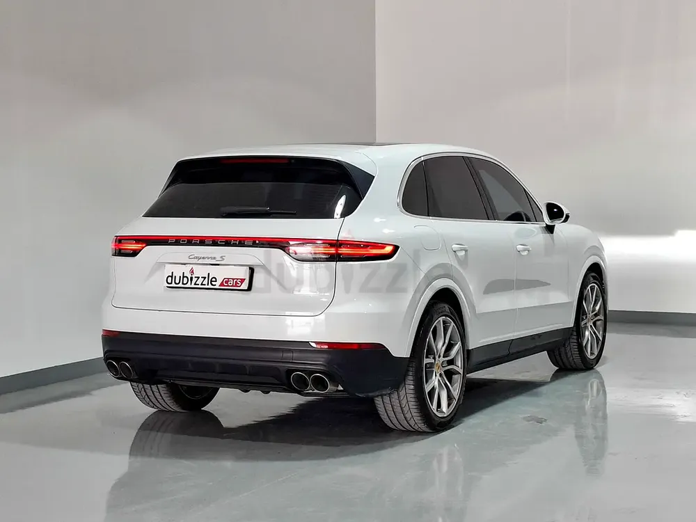 AED 2325/month | 2019 Porsche Cayenne  | GCC Specs | Ref#448484 - Image 6