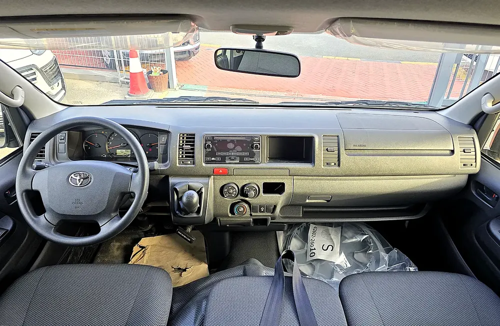 Toyota Hiace High Roof Old Shape Cargo 2.7l petrol RWD 3 SEATS Gcc speces 2025 Model - Image 10