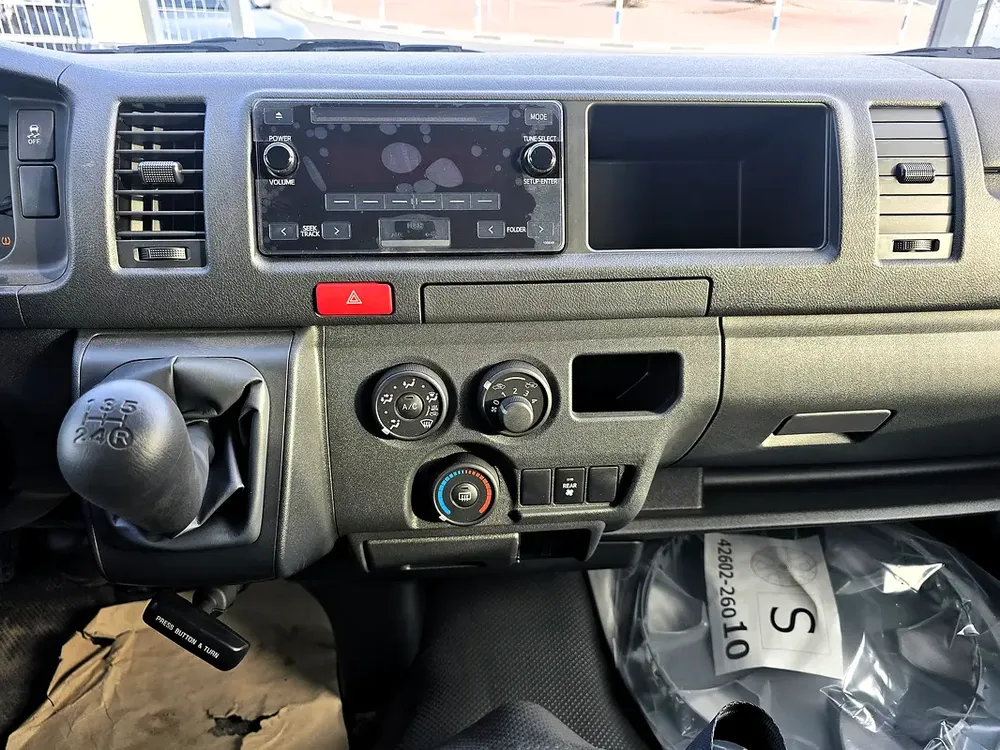Toyota Hiace High Roof Old Shape Cargo 2.7l petrol RWD 3 SEATS Gcc speces 2025 Model - Image 14