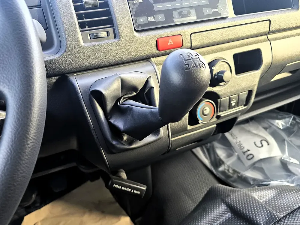 Toyota Hiace High Roof Old Shape Cargo 2.7l petrol RWD 3 SEATS Gcc speces 2025 Model - Image 15