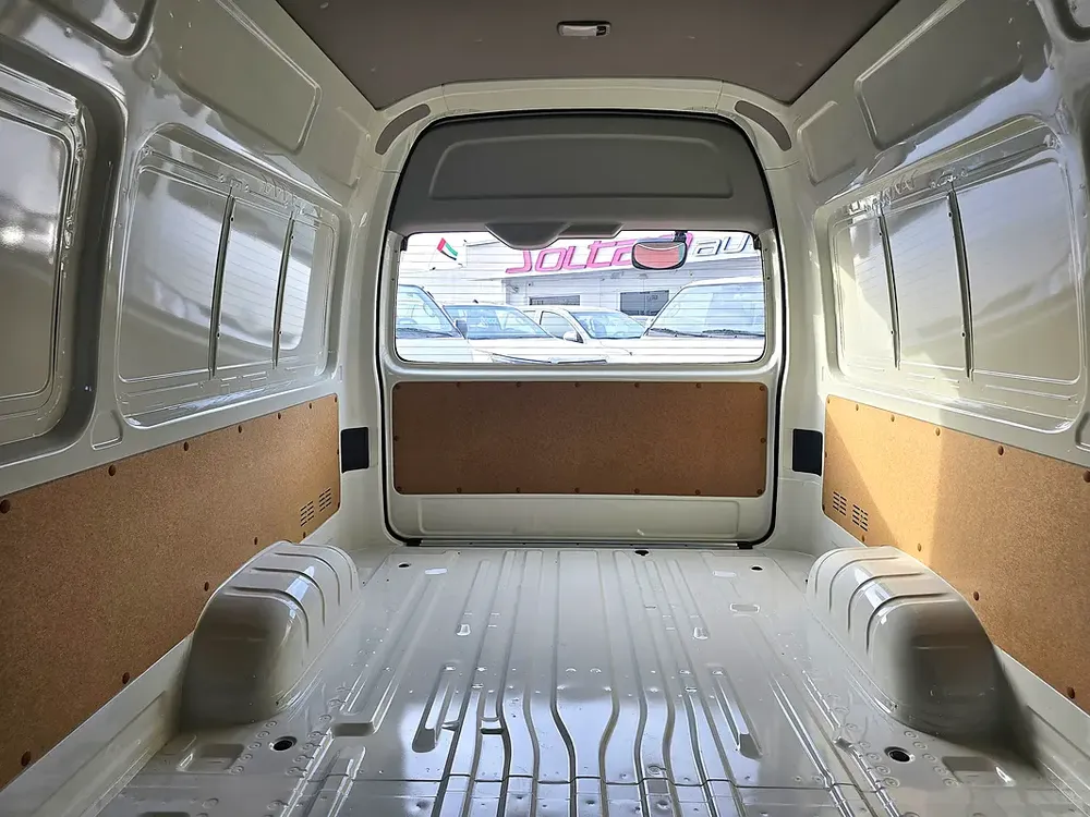 Toyota Hiace High Roof Old Shape Cargo 2.7l petrol RWD 3 SEATS Gcc speces 2025 Model - Image 17