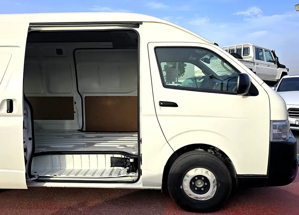 Toyota Hiace High Roof Old Shape Cargo 2.7l petrol RWD 3 SEATS Gcc speces 2025 Model - Image 20