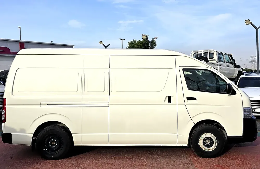 Toyota Hiace High Roof Old Shape Cargo 2.7l petrol RWD 3 SEATS Gcc speces 2025 Model - Image 4