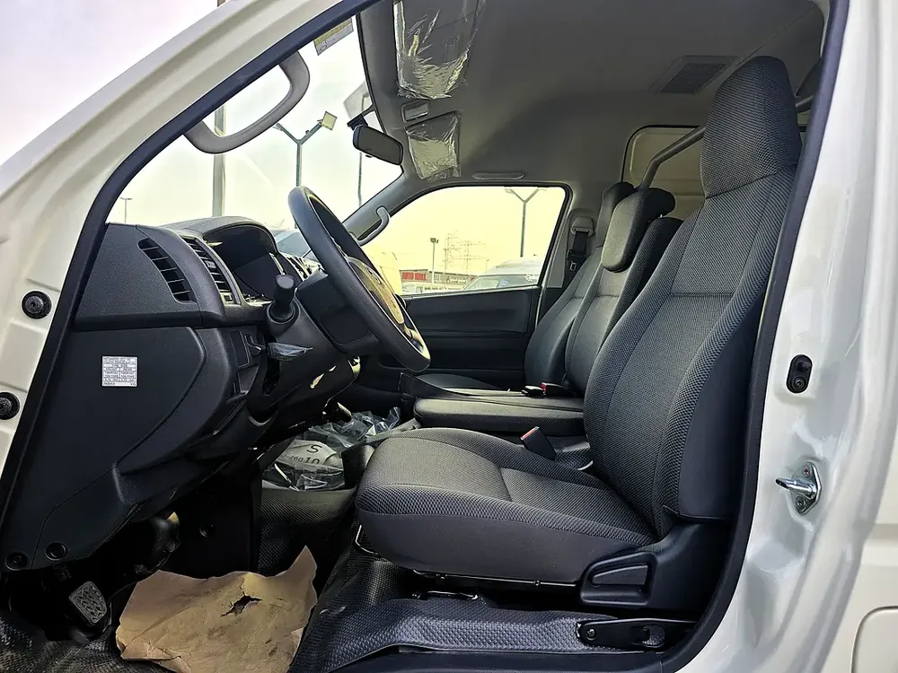 Toyota Hiace High Roof Old Shape Cargo 2.7l petrol RWD 3 SEATS Gcc speces 2025 Model - Image 8