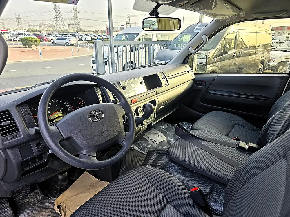 Toyota Hiace High Roof Old Shape Cargo 2.7l petrol RWD 3 SEATS Gcc speces 2025 Model - Image 9