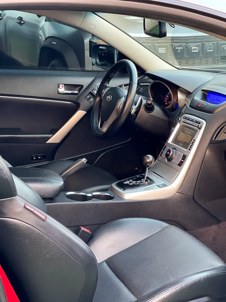 Hyundai Genesis 2010 GCC | Luxury Sedan | Low KM | Excellent Condition - Image 6