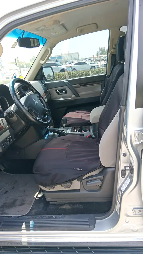 Mitsubishi Pajero V6 3.5 GLS 2014 GCC Specs Lady Driven - Image 10