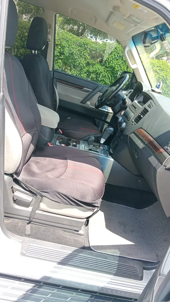Mitsubishi Pajero V6 3.5 GLS 2014 GCC Specs Lady Driven - Image 12