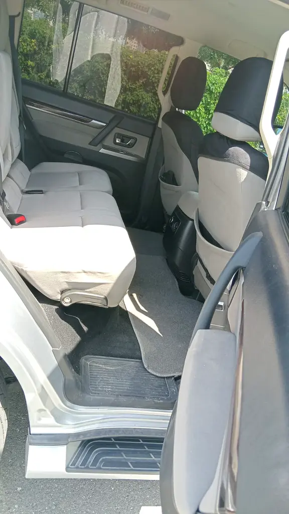 Mitsubishi Pajero V6 3.5 GLS 2014 GCC Specs Lady Driven - Image 13