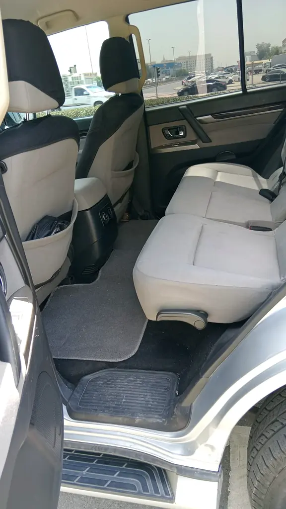 Mitsubishi Pajero V6 3.5 GLS 2014 GCC Specs Lady Driven - Image 14
