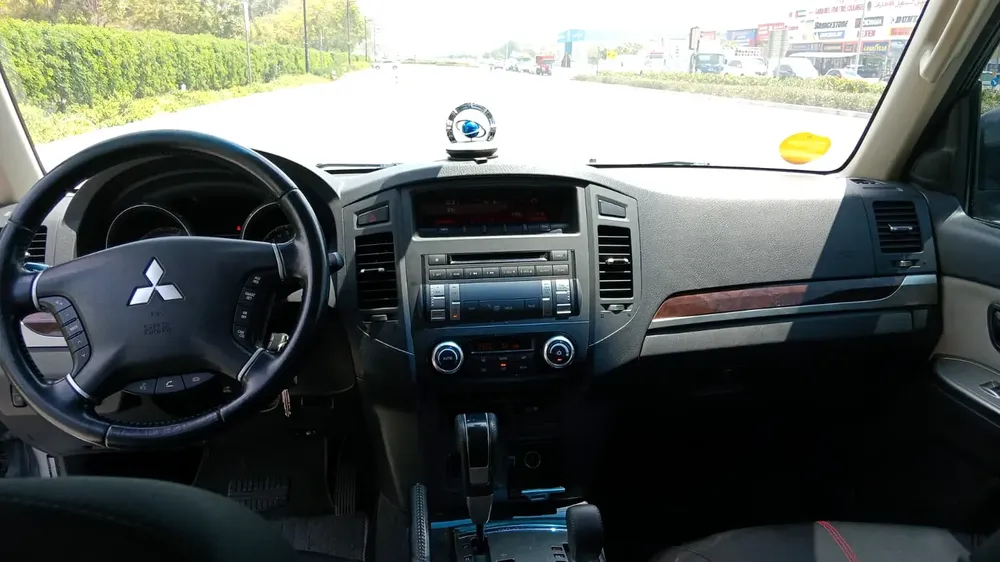 Mitsubishi Pajero V6 3.5 GLS 2014 GCC Specs Lady Driven - Image 16