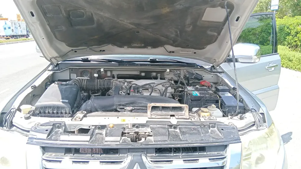 Mitsubishi Pajero V6 3.5 GLS 2014 GCC Specs Lady Driven - Image 17