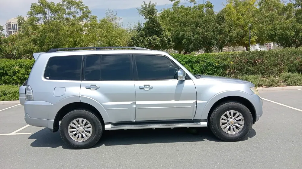 Mitsubishi Pajero V6 3.5 GLS 2014 GCC Specs Lady Driven - Image 4