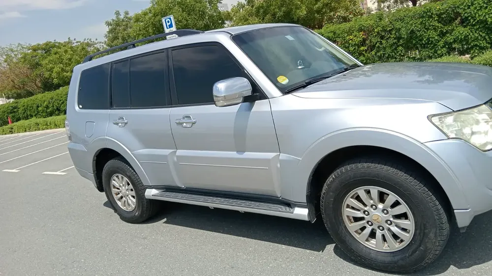 Mitsubishi Pajero V6 3.5 GLS 2014 GCC Specs Lady Driven - Image 5